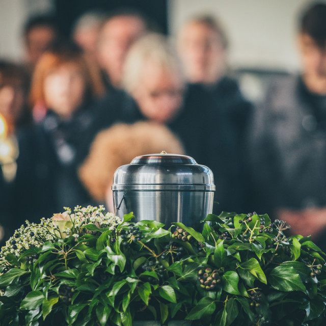 Выбор способа похорон: погребение или кремация?